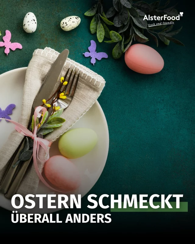 🥚🐰  Ostern schmeckt überall anders – und genau das lieben wir! 🌍 💚
Egal ob süß, herzhaft, traditionell oder ganz neu interpretiert: An Ostern wird rund um den Globus geschlemmt. Und wir nehmen euch mit auf eine kleine Food-Reise – ready? 😍
🇮🇹 Italien:
Colomba Pasquale – Die „Ostertaube“ ist ein fluffiger Hefekuchen in Taubenform mit Mandeln und Zuckerguss. Ein Symbol für Frieden und Auferstehung. 🕊️
🇬🇧 UK:
Hot Cross Buns – Die weichen, würzigen englischen Osterbrötchen mit Rosinen und dem typischen Kreuz obendrauf. Am besten warm mit Butter genießen! 🤤
🇬🇷 Griechenland:
Tsoureki – das griechische Osterbrot ist ein süßes Hefebrot mit einer feinen Note von Mastix und Mahleb, oft dekoriert mit einem rot gefärbten Ei in der Mitte – das Symbol für das Leben und die Wiedergeburt. ❤️🥚
🇲🇽 Mexiko:
Capirotada – ein süßer Brotauflauf mit Rosinen, Käse und Zimt. Klingt ungewöhnlich – schmeckt aber nach echter Ostertradition! 🍞
🇩🇪 Deutschland:
Osterzopf & Lammbraten – Ob herzhaft mit Rosmarin und Knoblauch oder süß geflochten mit Hagelzucker: Lamm oder Zopf ist an Ostern in Deutschland für viele nicht mehr wegzudenken . 🐑🍽️
🌸✨ Ostern ist nicht nur bunt auf dem Tisch – es bringt auch unterschiedlichste Kulturen & Geschmäcker zusammen. Welches Gericht würdest du gerne mal probieren? Und was darf auf eurem Ostertisch nicht fehlen? Erzählt’s uns in den Kommentaren! 👇
#alsterfood #freshandfriendly #ostern #vielfalt #rundumdiewelt #osterschmaus #leckeressen #osteressen #internationalfood #foodstagram